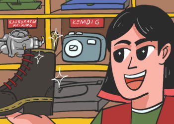 Gen Z beli barang antik di Pasar Senthir Jogja. MOJOK.CO