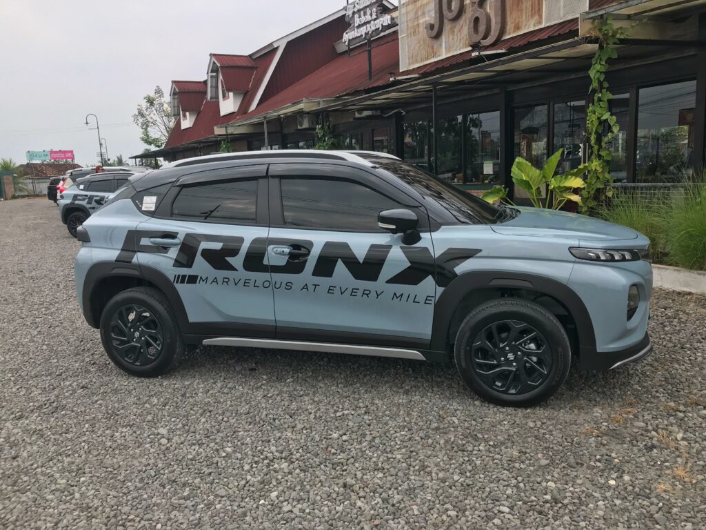 Mobil Suzuki Fronx perdana di Jogja. MOJOK.CO
