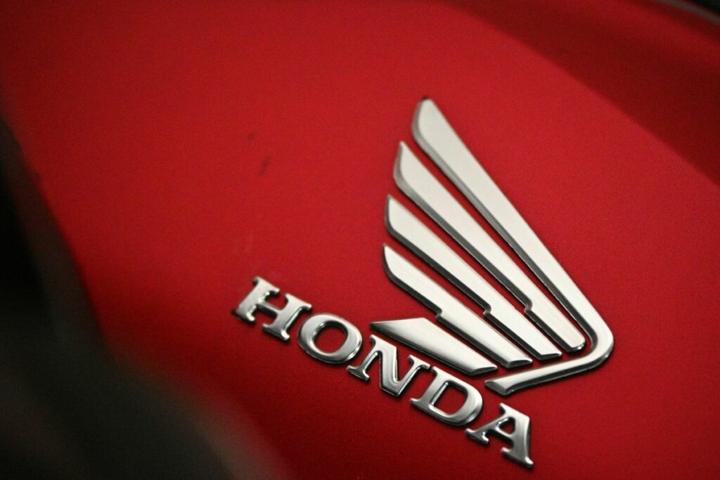 Simbol Kesuksesan seperti Honda ADV 160 Tidak Bikin Kalian Bahagia, Justru Bikin Kalian Menderita