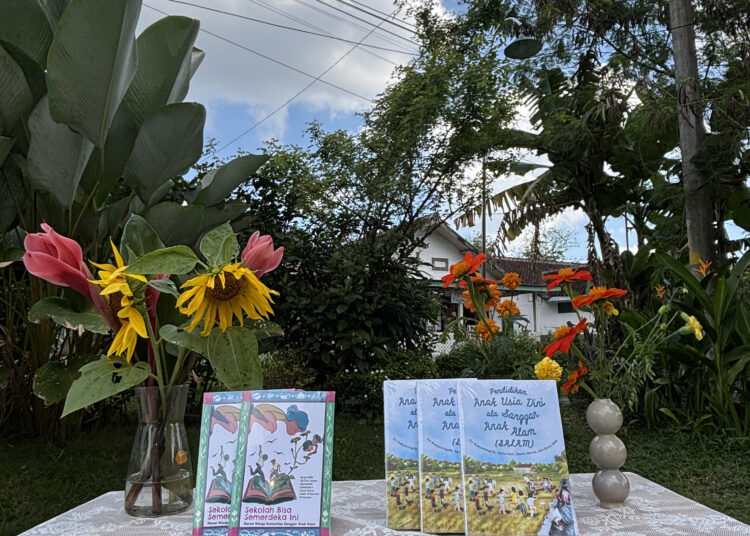 Buku Sekolah Bisa Semerdeka Ini. MOJOK.CO