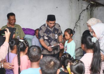 Wakil Gubernur Jawa Tengah, Taj Yasin salurkan bantuan ke korban kebakaran minyak di Blora (Pemprov Jateng)