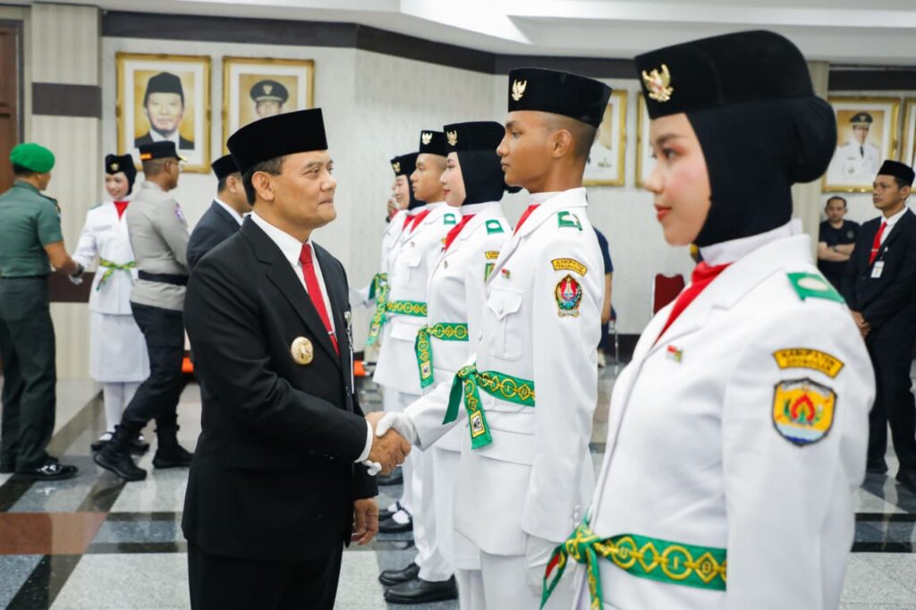 Ahmad Luthfi kukuhkan Paskibraka Jateng 2025 MOJOK.CO