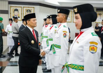 Ahmad Luthfi kukuhkan Paskibraka Jateng 2025 MOJOK.CO