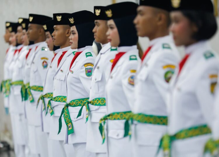 Ahmad Luthfi kukuhkan Paskibraka Jateng 2025 MOJOK.CO