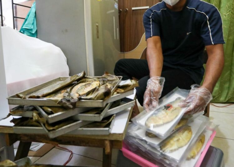 3 Dosa Penjual Bandeng Presto yang Bikin Pembeli Kapok dan Jadi Lebih Waspada Saat Belanja Mojok.co