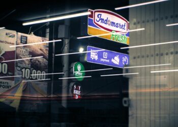 5 Tabiat Menyebalkan Pengguna Kursi Indomaret yang Meresahkan Pelanggan Lain Mojok.co
