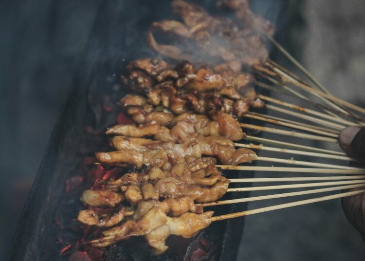 4 Dosa Klasik Pedagang Sate Ayam yang Bikin Pembeli Trauma