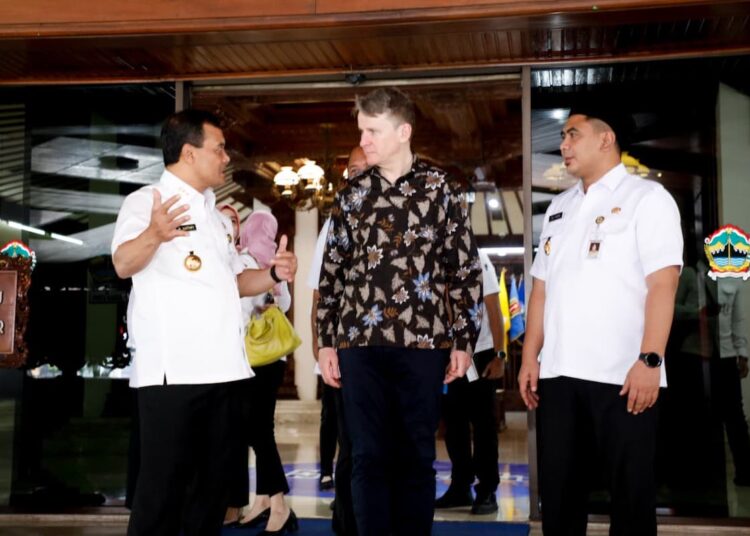 Dubes Australia Jatuh Cinta dengan Jawa Tengah, Janji Investasi MOJOK.CO