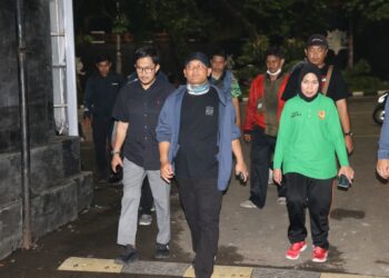 Gubernur Jawa Tengah Ahmad Luthfi tenangkan demo di Semarang. MOJOK.CO