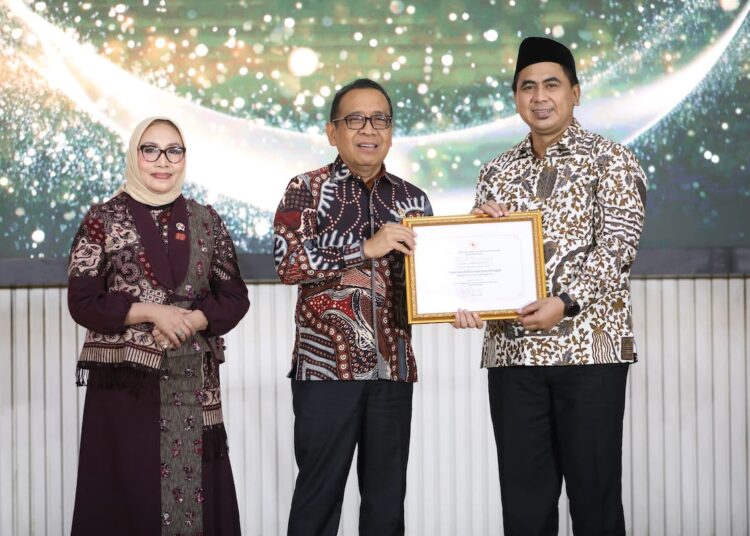 Komitmen dalam Pemenuhan Hak Anak, Jateng Kembali Diganjar Penghargaan Provinsi Layak Anak MOJOK.CO