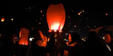 Simphony Dieng Culture Festival 2025: Ribuan Lampion Terangi Dinginnya Langit Dieng MOJOK.CO