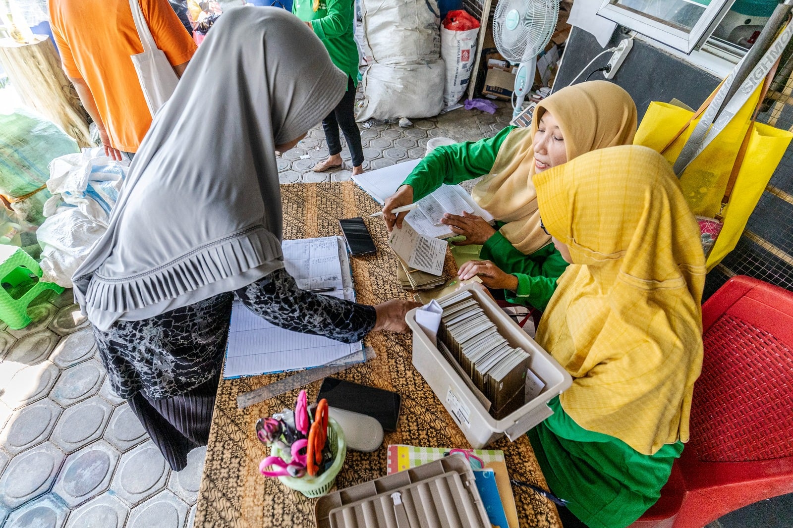 bank sampah.MOJOK.CO