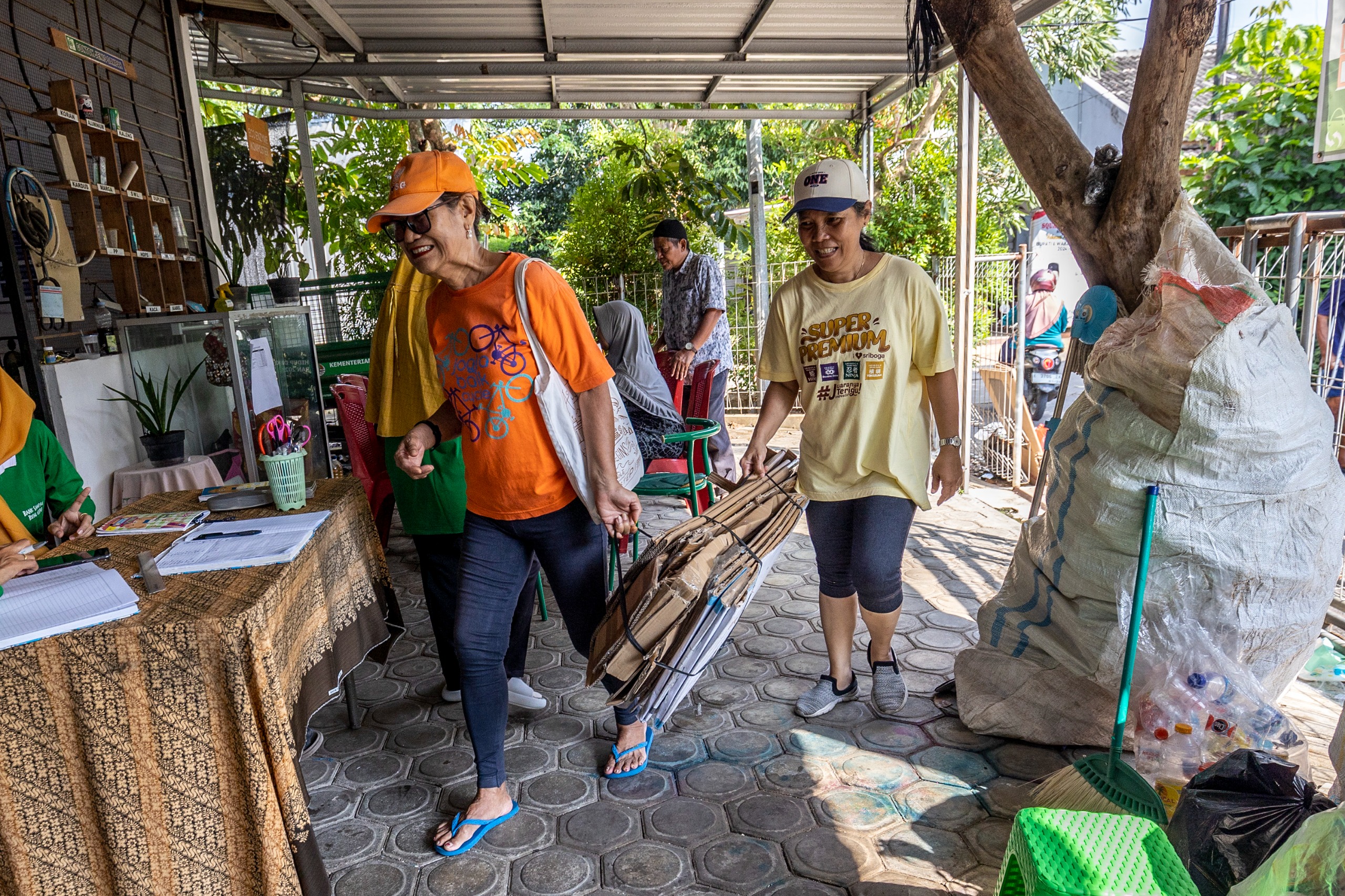 bank sampah.MOJOK.CO