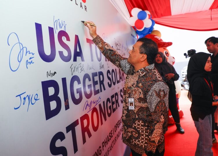 Gubernur Jawa Tengah, Ahmad Luthfi ikut meresmikan PT SEG Manufaktur Indonesia di Batang MOJOK.CO