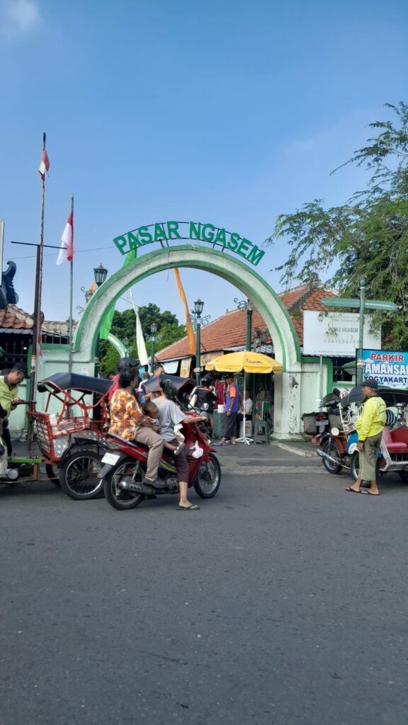 berburu sate koyor di Pasar Ngasem Jogja. MOJOK.CO