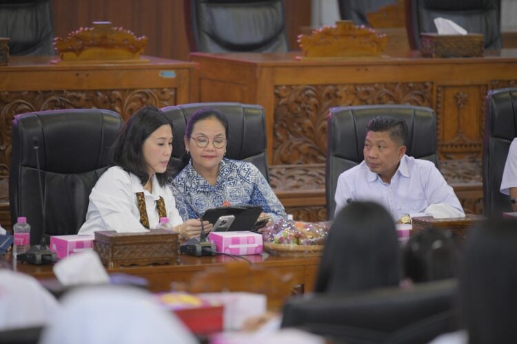 Wali Kota Semarang, Agustina dan Wamen PPPA, Verocina Tan dalam konferensi anak MOJOK.CO