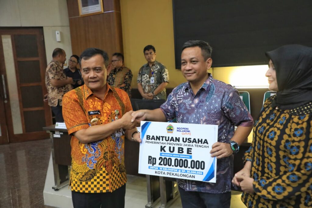 Pemerintah Provinsi Jawa Tengah salurkan bantuan Rp61 miliar untuk Kabupaten Pekalongan MOJOK.CO