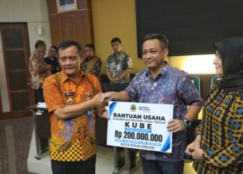 Pemerintah Provinsi Jawa Tengah salurkan bantuan Rp61 miliar untuk Kabupaten Pekalongan MOJOK.CO