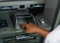 4 Aturan Tidak Tertulis ATM Indomaret yang Harusnya Dituliskan Saja karena Banyak Orang Nggak Peka Mojok.co