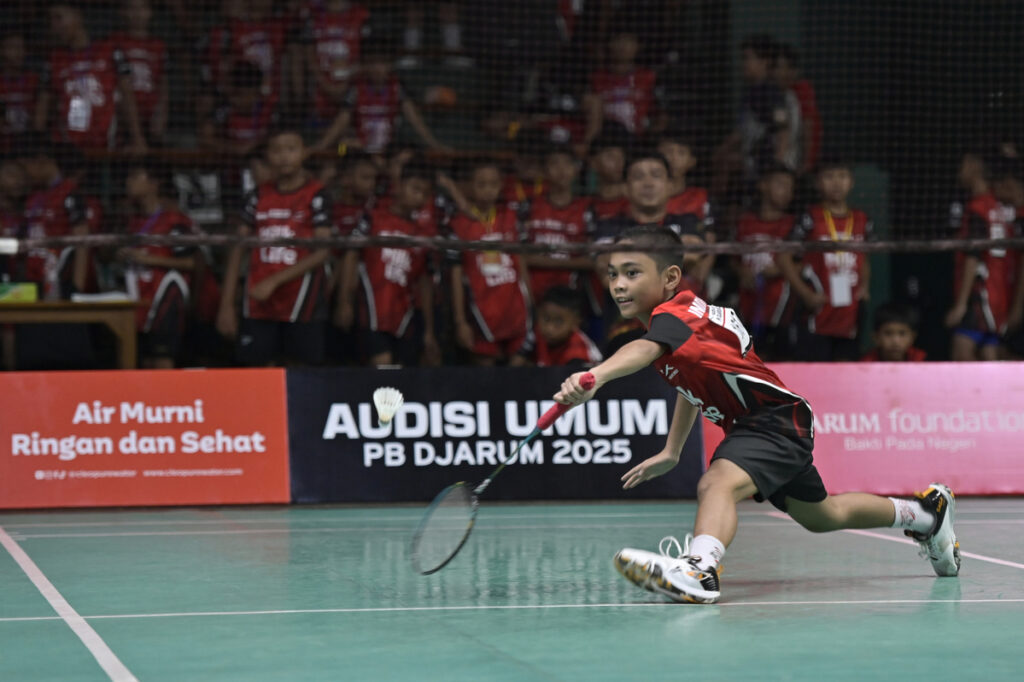 Aksi Muhammad Abidzar Alghifari saat Audisi PB Djarum di GOR Jati, Kudus