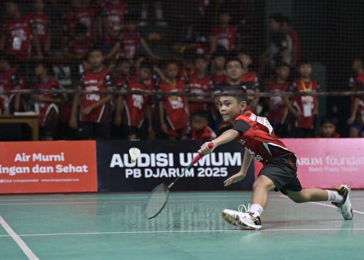 Aksi Muhammad Abidzar Alghifari saat Audisi PB Djarum di GOR Jati, Kudus