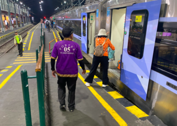 Porter di Stasiun Lempuyangan Jogja, menanti rezeki dari penumpang kereta api MOJOK.CO