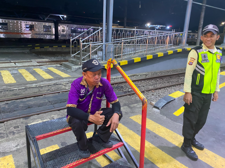 Padirman, porter di Stasiun Lempuyangan Jogja MOJOK.CO