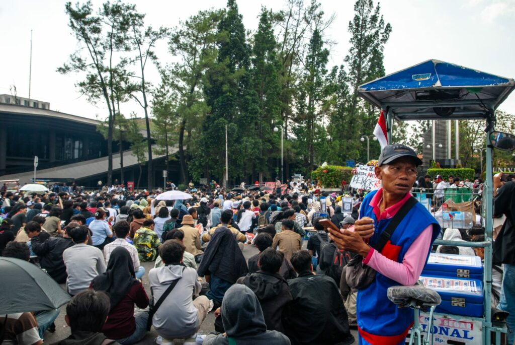Aliansi Jogja Memanggil menggelar aksi damai di bundaran UGM. MOJOK.CO