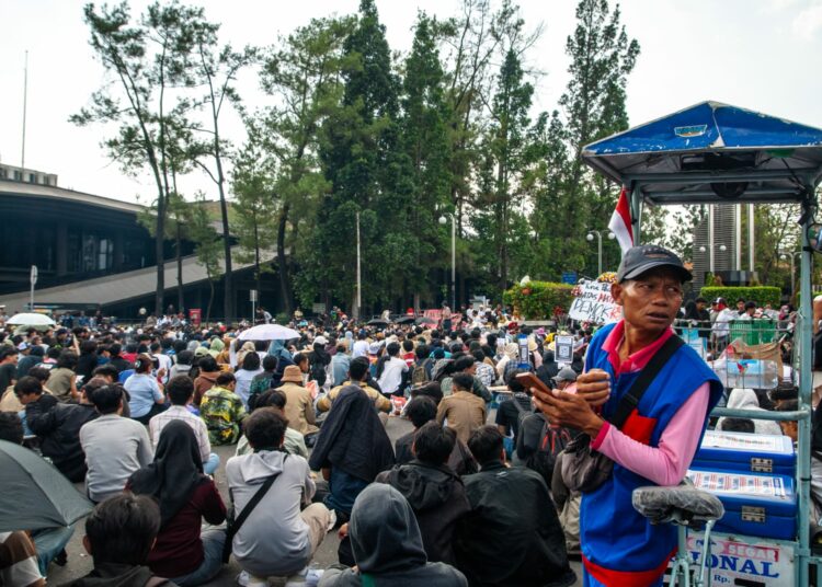 Aliansi Jogja Memanggil menggelar aksi damai di bundaran UGM. MOJOK.CO