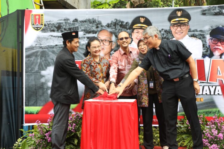 Peresmian nama jalan "Romo YB Mangunwijaya: di Jatibarang, Kota Semarang MOJOK.CO