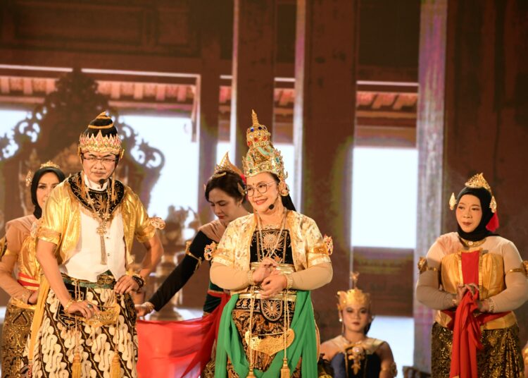 Pagelaran Wayang Orang on The Street di Kota Lama Semarang MOJOK.CO