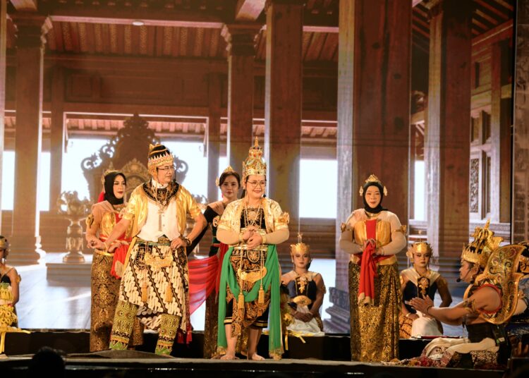 Pagelaran Wayang Orang on The Street di Kota Lama Semarang MOJOK.CO