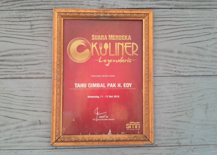 Penghargaan haji edy. MOJOK.CO