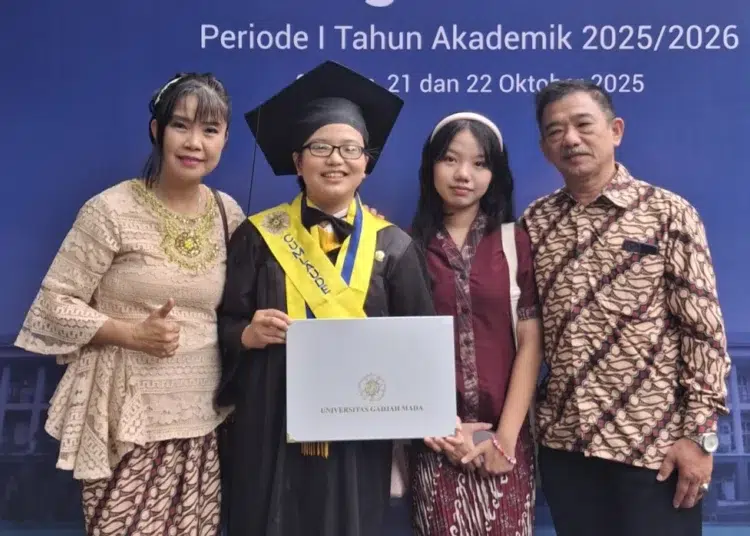 Felicia dan keluarga. MOJOK.CO