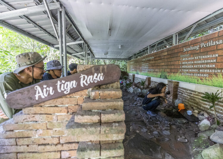 Air tiga rasa. MOJOK.CO