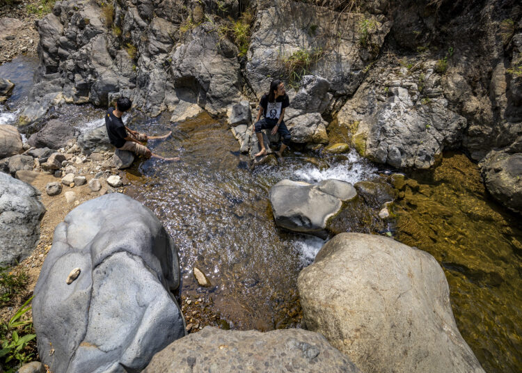 Sungai di belakang rumah Wijanarko di Rahtawau, lereng Muria MOJOK.CO