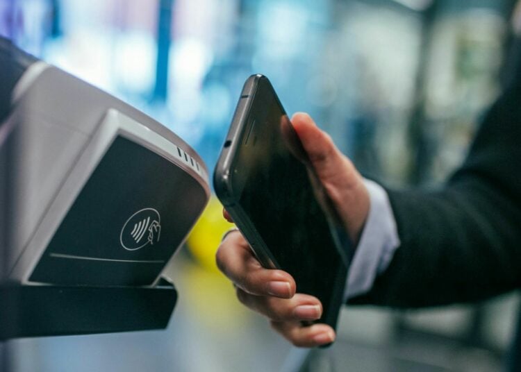 Pembayaran Tunai di Kasir Indomaret Lebih Ringkas daripada QRIS, Nggak Usah Sok-sokan Cashless Mojok.co