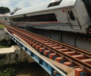 Detik-detik KA Purwojaya Anjlok: Cerita dari Penumpang Gerbong 8 Nomor Kursi 13