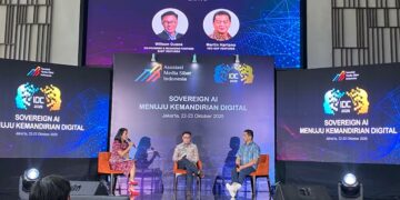 Martin Hartono dari GDP Venture dan Willson Cuaca East Ventures MOJOK.CO