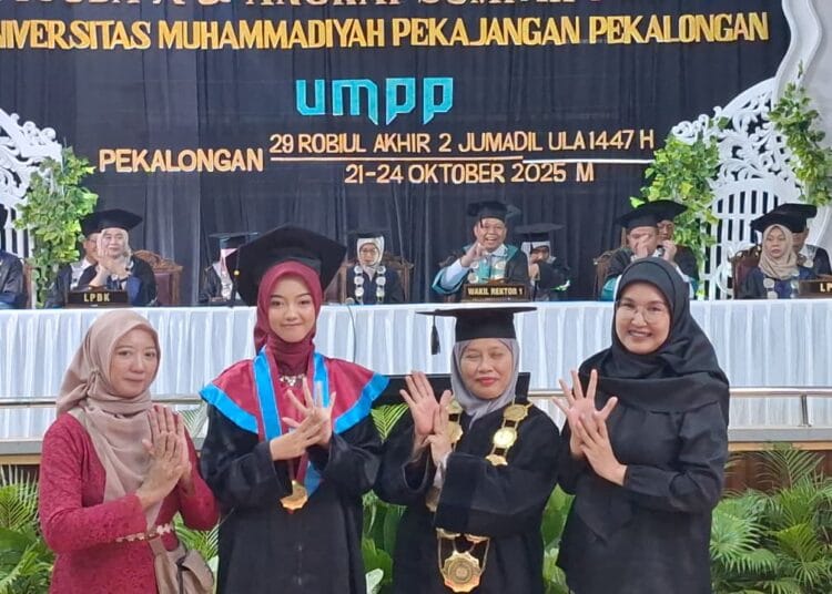 wisuda mahasiswa tuli umpp.MOJOK.CO