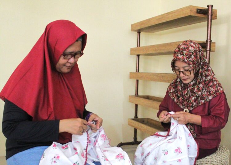 Perajin tangan. MOJOK.CO