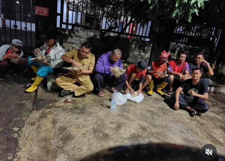 Pasukan bebek oleh dinas pekerjaan umum istirahat. MOJOK.CO