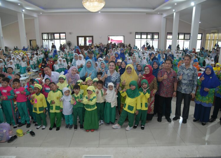 Wali Kota Semarang, Agustina Wilujeng, saat menghadiri Festival Anak Sholeh Bustanul Athfal MOJOK.CO