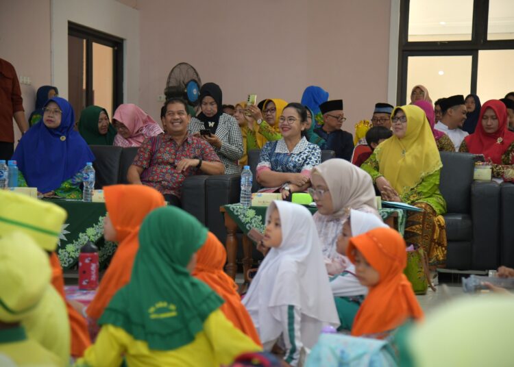 Wali Kota Semarang, Agustina Wilujeng, saat menghadiri Festival Anak Sholeh Bustanul Athfal MOJOK.CO