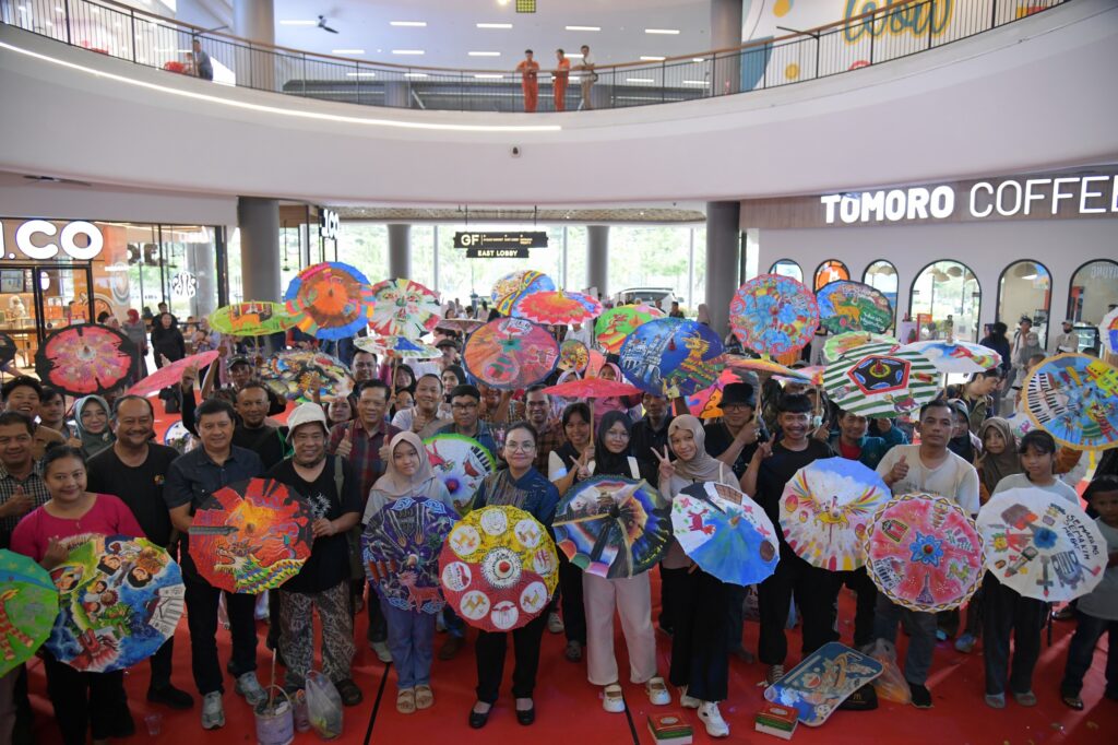 Lomba Melukis Payung dan KIpas 2025 di Kota Semarang jadi ruang temu para seniman MOJOK.CO
