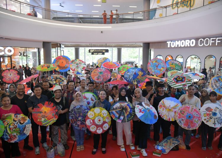 Lomba Melukis Payung dan KIpas 2025 di Kota Semarang jadi ruang temu para seniman MOJOK.CO