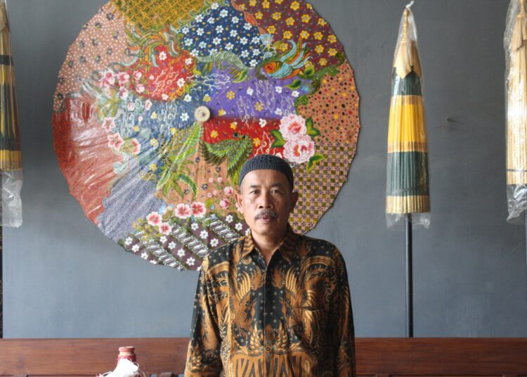 Ketua paguyuban payung hias. MOJOK.CO