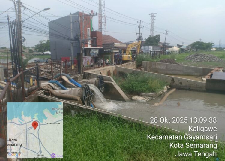 Pompa-pompa dikerahkan atasi genangan banjir akibat curah hujan tinggi Kota Semarang MOJOK.CO