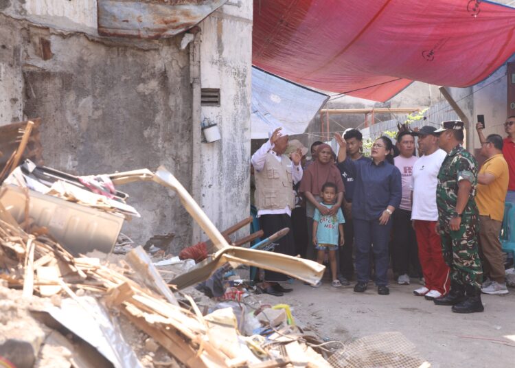 Wali Kota Semarang, Agustina Wilujeng kunjungi rumah roboh akibat hujan deras yang renggut korban jiwa MOJOK.CO
