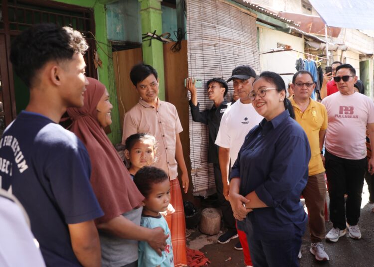 Wali Kota Semarang, Agustina Wilujeng kunjungi rumah roboh akibat hujan deras yang renggut korban jiwa MOJOK.CO